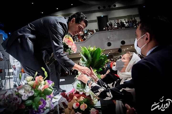 حضور سفیر سوئیس در کنسرت همایون شجریان - لحظه اهدای گل خانم سفیر به همایون شجریان - تصاویری که سفارت سوئیس منتشر کرد